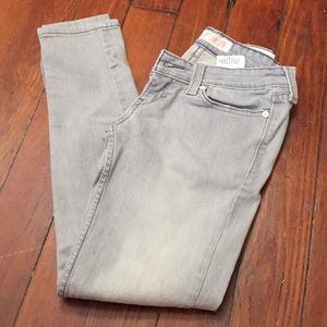 Levi’s Demi curve like new!